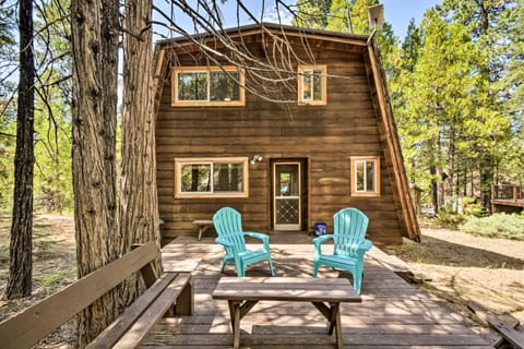 Charming Strawberry Cabin with Private Deck House in Tuolumne County
