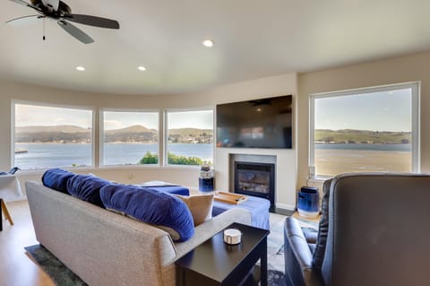 Dreamy Sonoma Coast Home with Waterfront Views Casa in Bodega Bay