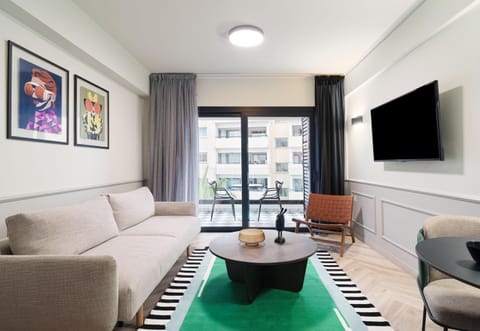 TV and multimedia, View (from property/room), Living room, Seating area, Dining area, City view