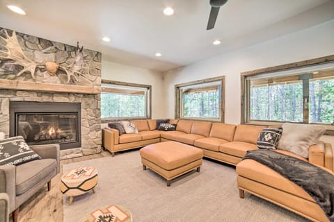 Contemporary Cabin with Game Room and Fire Pit House in Island Park