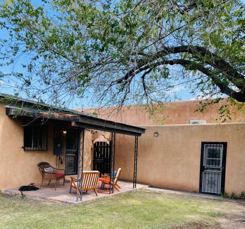Vintage charm vacation home with modern comforts near Old Town Casa in Albuquerque