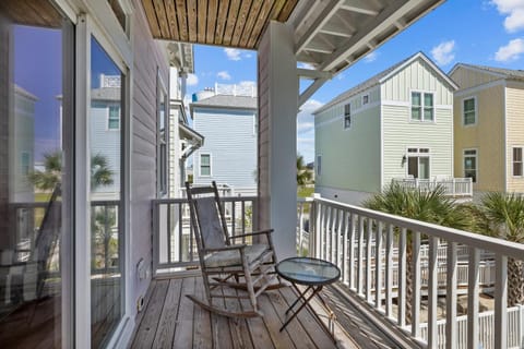 Friendly Flamingo House in Atlantic Beach