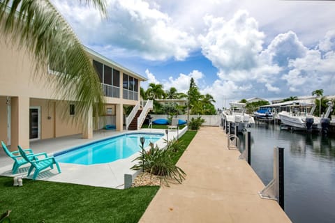 Pink Palm Canal Home House in Marathon