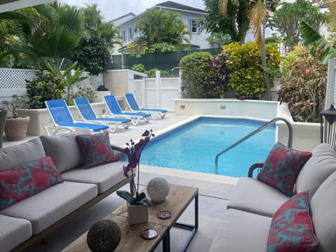 Nanpa, Luxury Family Three Bed Villa, St James West coast, Private pool Maison in Holetown