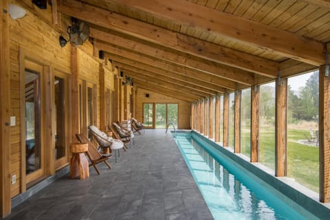 Bear Lodge with private Pool, Hottub, and Sauna! Chalet in Hailey