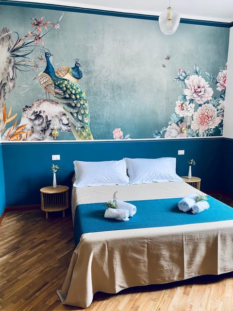 Bed, Photo of the whole room, Decorative detail, Bedroom