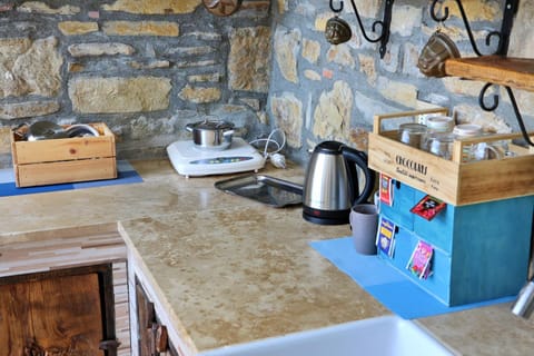 Coffee/tea facilities, Breakfast