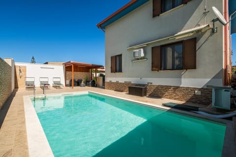 Property building, Patio, Solarium, Pool view, Swimming pool, sunbed