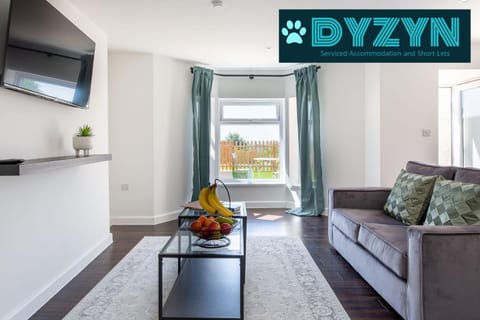 One Bed Apartment Newport - Garden - Parking - By DYZYN Apartment in Newport