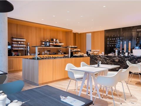 Lounge or bar, Breakfast