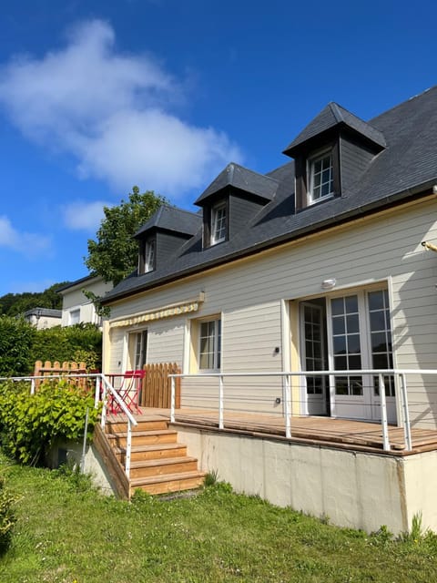 l’ Amont House in Étretat