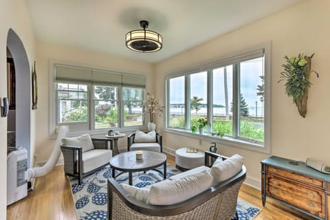 Walkable New Haven Retreat with Ocean Views! House in East Haven