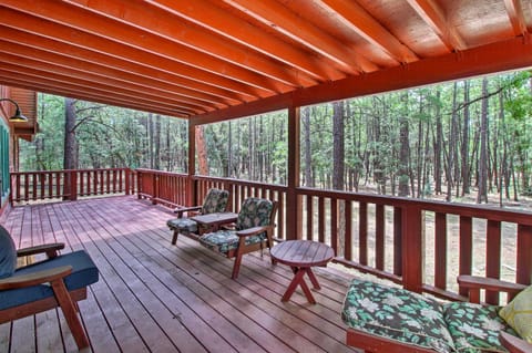 Rustic Lakeside Cabin with Deck Less Than 1 Mi to Lake! House in Pinetop-Lakeside