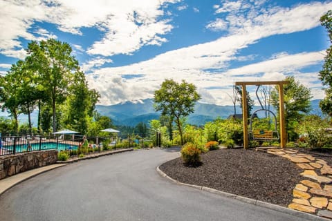 Serenity View- FirePit, Game Room, Community Pools House in Gatlinburg