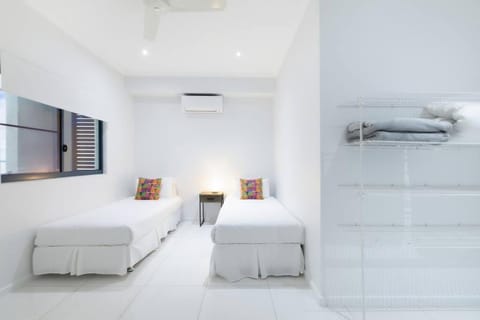 Sleek Penthouse Style meets Stunning Coastal Views Condominio in Darwin