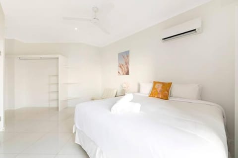 Sleek Penthouse Style meets Stunning Coastal Views Condominio in Darwin
