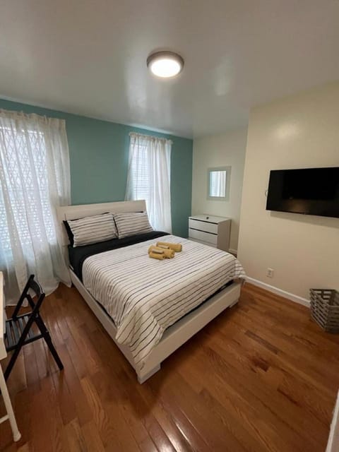 Beautiful private rooms in a shared apartment upper west side Vacation rental in Washington Heights