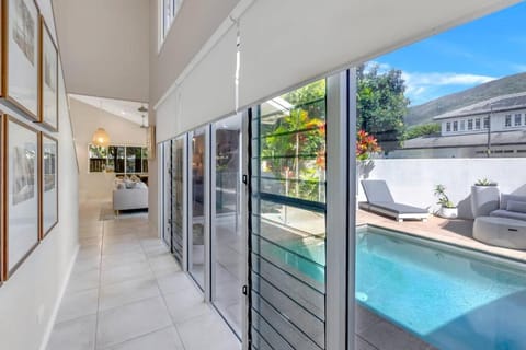 Cove House - Coastal Convenience by the Pool Villa in Palm Cove