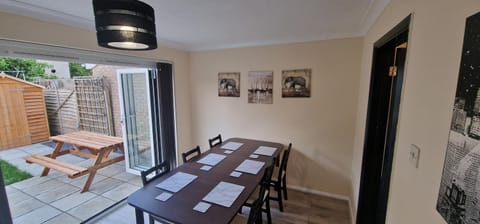 Shirley L, Milton, Cambridge, 4 BR House, Newly Refurbished House in South Cambridgeshire District