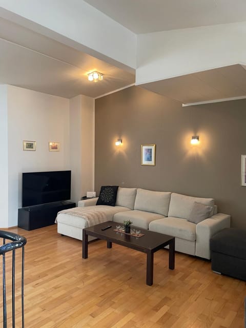 Penthouse on the main street, town center Akureyri Apartment in Akureyri