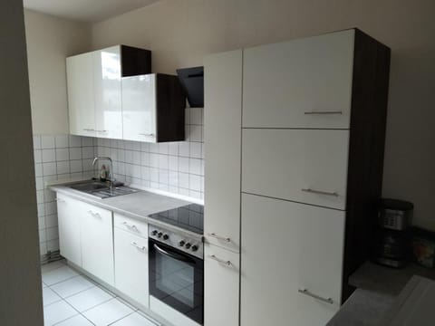 Kitchen or kitchenette, pet friendly, stove