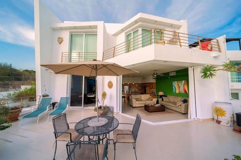 Panoramic Ocean View, Private Pool, Indoor Jacuzzi House in La Paz