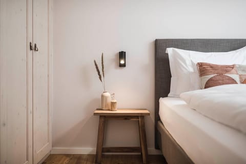 Bed, Living room, Seating area