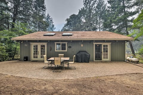 Step-Free Hawkins Bar Home Near Trinity River Maison in Willow Creek