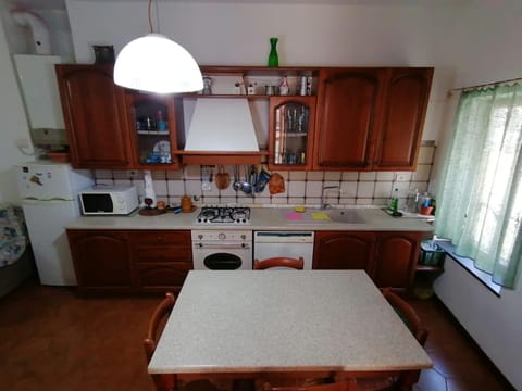 Dining area, minibar, pet friendly, stove