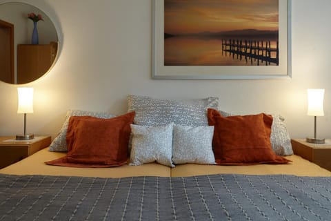 Property building, Bed, Photo of the whole room, Decorative detail, Bedroom