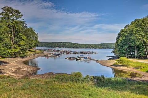 Walk to Lake Wallenpaupack Greentown Getaway House in Lake Wallenpaupack