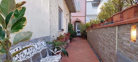 Balcony/Terrace, Photo of the whole room, On site