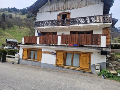 Appartement La Duchère Le Plan-la Giettaz massif des Aravis Apartment in La Clusaz