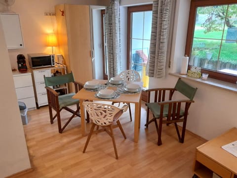 Apartment mit Küche und Balkon oder Terrasse, ruhig und gut erreichbar Condominio in Bad Reichenhall