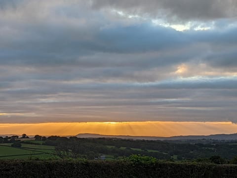 Bespoke luxury huts with hot tubs. Located in the black mountains. Appartement in Crucorney