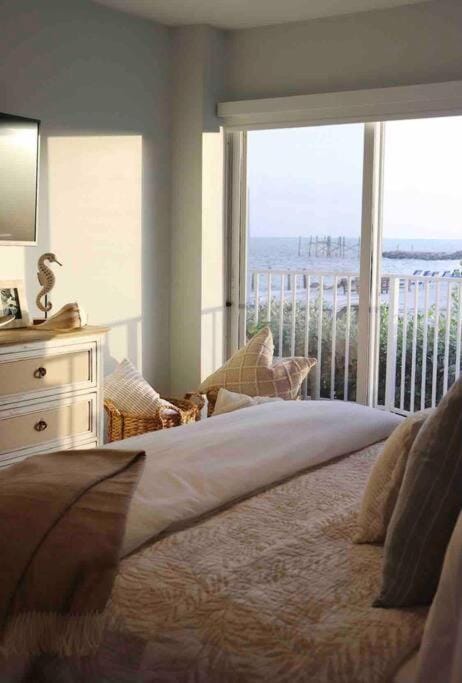 Your Happy Place ON THE BEACH! Apartamento in Key Colony Beach