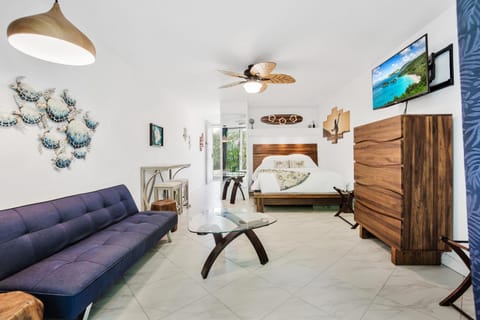 Living room, Bedroom, furniture