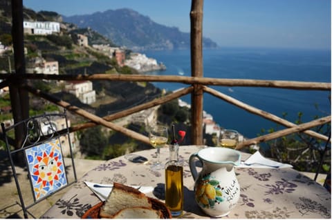 Balcony/Terrace, Food and drinks