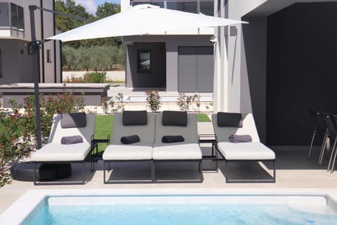 Garden, Swimming pool, sunbed