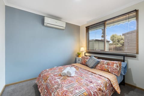 Woodgrove Penthouse - 36 min drive to MEL airport Haus in Melton