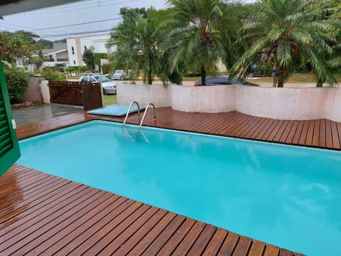 Chalé com piscina na Riviera São Lourenço Maison in Bertioga