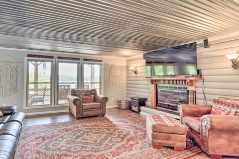 Climax Springs Retreat with Grill and Lake Views! House in Lake of the Ozarks