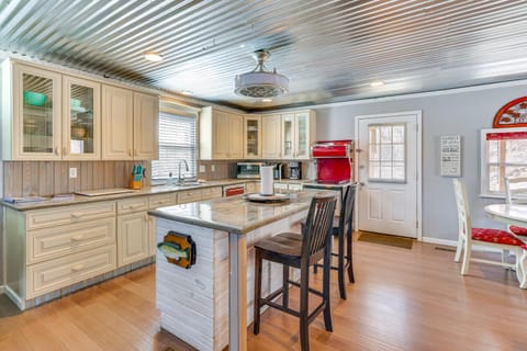 Climax Springs Retreat with Grill and Lake Views! House in Lake of the Ozarks