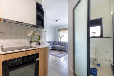 Lovely 1 Modern bedroom in Waterfall City Condominio in Sandton