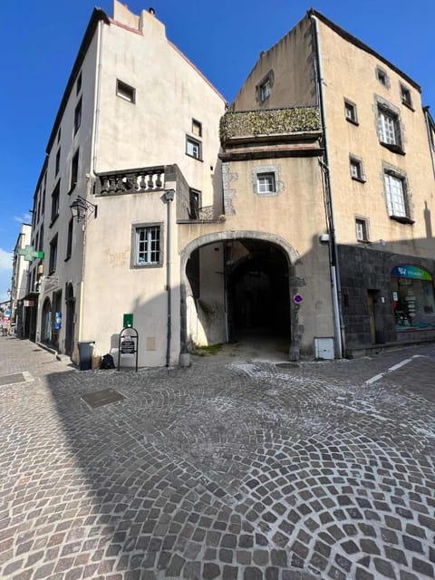 Property building, Neighbourhood, Street view, Location