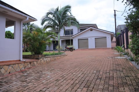 Property building, Facade/entrance, Garden