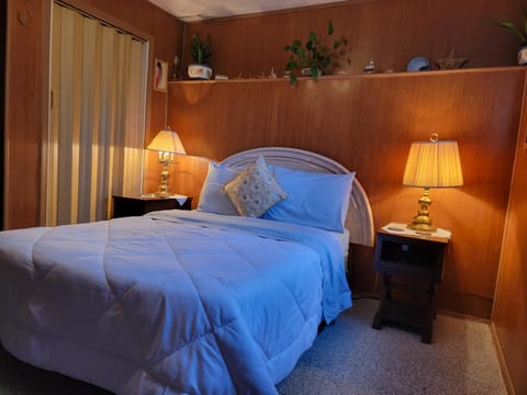 Charming - 2 bedrooms basemnt, 1 full bath & rec room Wohnung in Kamloops