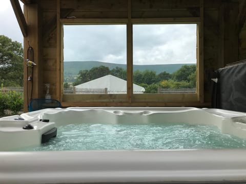 Natural landscape, Hot Tub, Mountain view