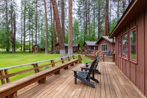 Lake Creek Lodge Resort in Camp Sherman