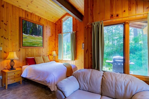 Lake Creek Lodge Resort in Camp Sherman